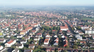 Das Dinkelsbühler Siedlungsgebiet Hoffeld ist in die Jahre gekommen. Jetzt soll es mit Mitteln der Städtebauförderung saniert werden. (Foto: Stadt Dinkelsbühl/Philip Schürlein)