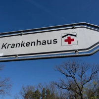In Gewerkschaften und Verbänden regt sich Widerstand gegen die geplante Reform im Gesundheitswesen. (Foto: Soeren Stache/dpa)