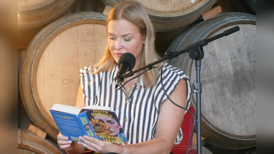 Judith Hoersch zu Gast im Weingut Hofmann. (Foto: Helmut Meixner)
