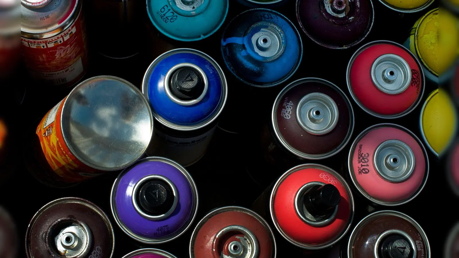 Die Fassade eines Lehrberger Supermarktes wurde beschmiert. (Symbolbild: Franziska Gabbert/dpa-tmn)