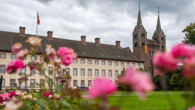 Die Klosteranlage Corvey gehörte im Mittelalter zu den bedeutendsten Klostergründungen. (Foto: Lino Mirgeler/dpa)