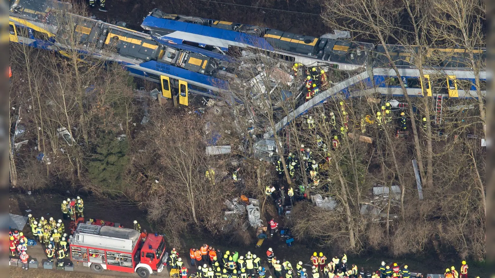 Die Bergung an der Böschung gestaltete sich schwierig. (Archivfoto) (Foto: picture alliance / Peter Kneffel/dpa)