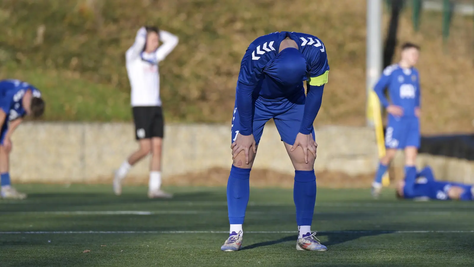 Nicht zu fassen: Schon nach 44 Sekunden kassierte Steinachgrund in Weisendorf das erste Gegentor, Dustin Lunz (rechts, hier nach einem anderen Spiel) verschoss dann auch noch einen Strafstoß. (Foto: Martin Rügner)