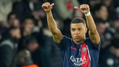 Kylian Mbappé soll einen Vertrag bei Real Madrid unterschrieben haben. (Foto: Christophe Ena/AP/dpa)