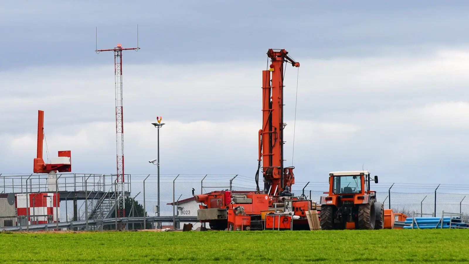 Im Jahr 2020 begannen die Bohrungen für die Grundwassermessstellen im Umfeld der Katterbacher Kaserne. Mittlerweile ist deren Anzahl auf neun Stück angestiegen. (Archivbild: Jim Albright)
