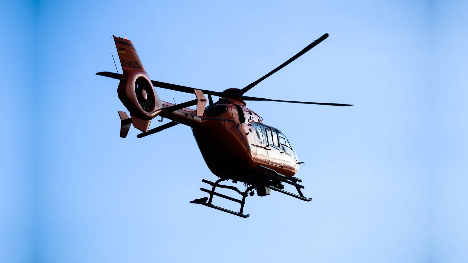 Der 26-jährige Ersthelfer wurde bei dem Unfall schwer verletzt. (Symbolbild) (Foto: Julian Stratenschulte/dpa)