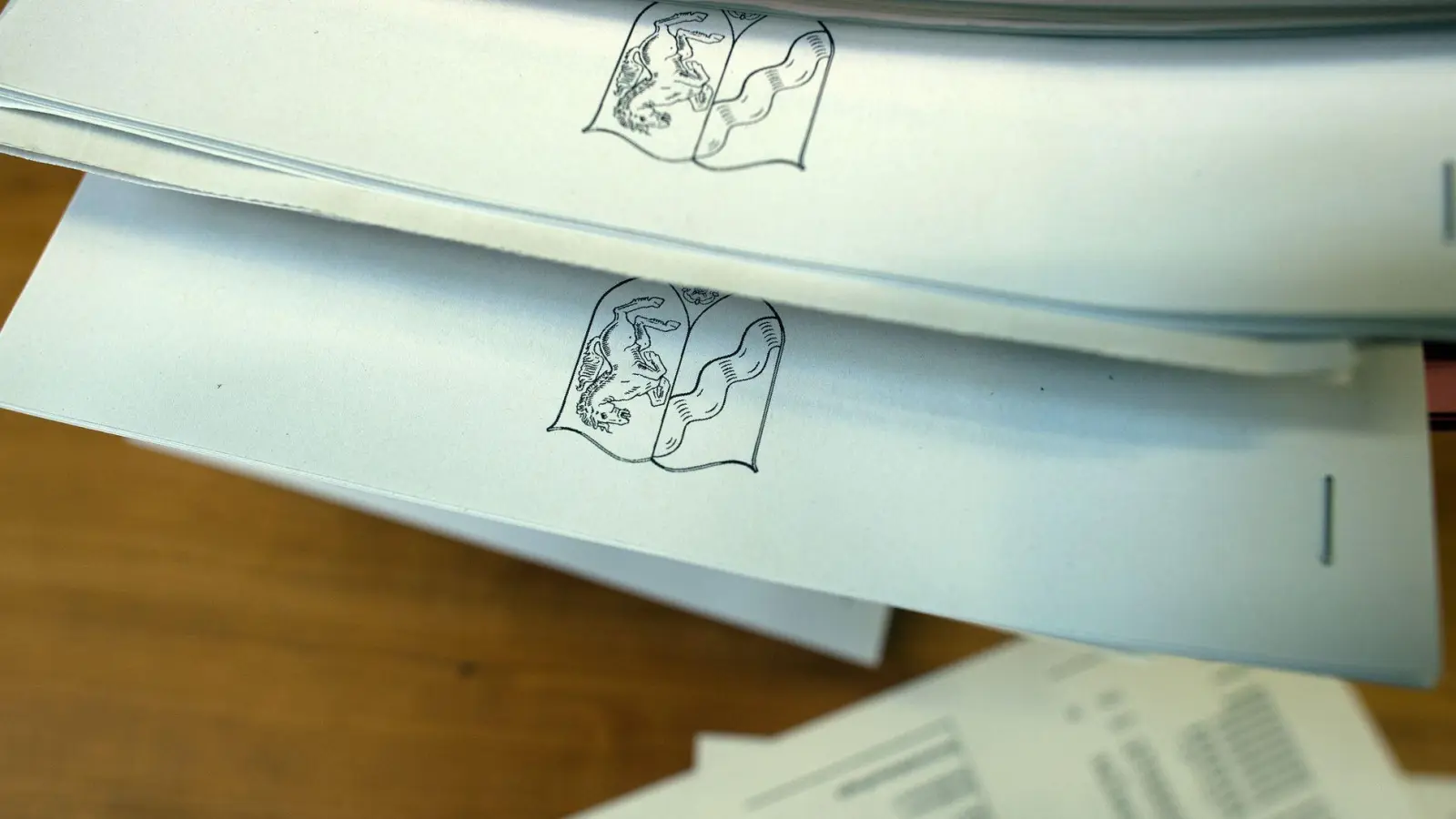 Die Verwaltungsgerichte beschäftigen sich jährlich mit tausenden Asylverfahren. (Symbolbild) (Foto: Federico Gambarini/dpa)