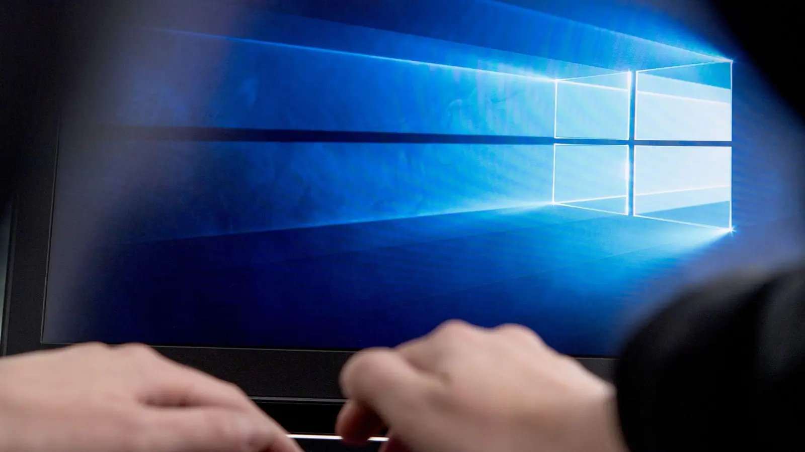 Microsoft hat noch ein Jahr nachgelegt: Teilnehmende des ESU-Programms sollen nun bis zum 12. Oktober 2027 wichtige Sicherheitsupdates für ihre Rechner erhalten. (Foto: Robert Günther/dpa-tmn)