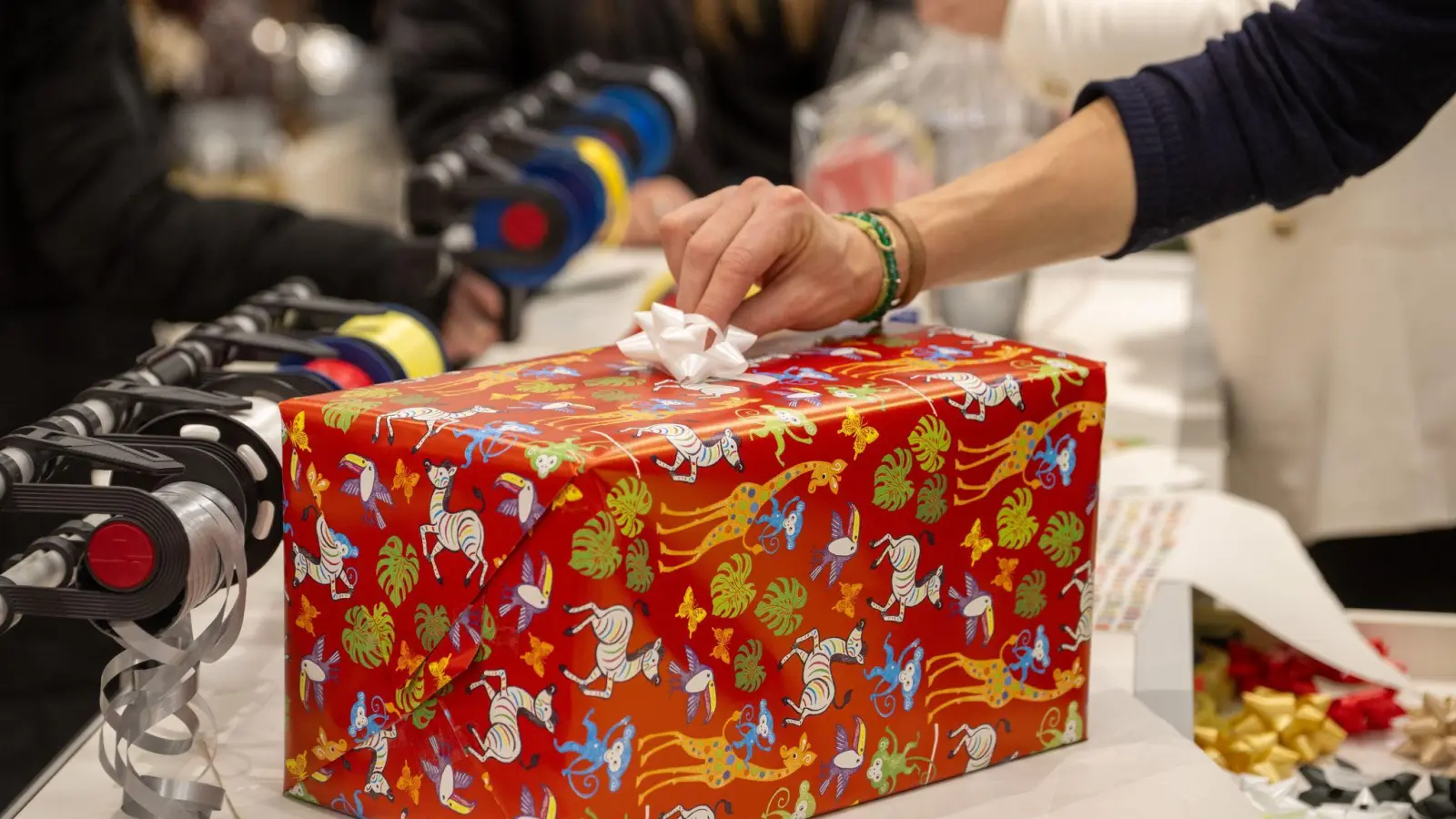 Der Einzelhandel rechnet nicht damit, dass der Konsum im Weihnachtsgeschäft stark anzieht. (Symbolbild) (Foto: Stefan Puchner/dpa)