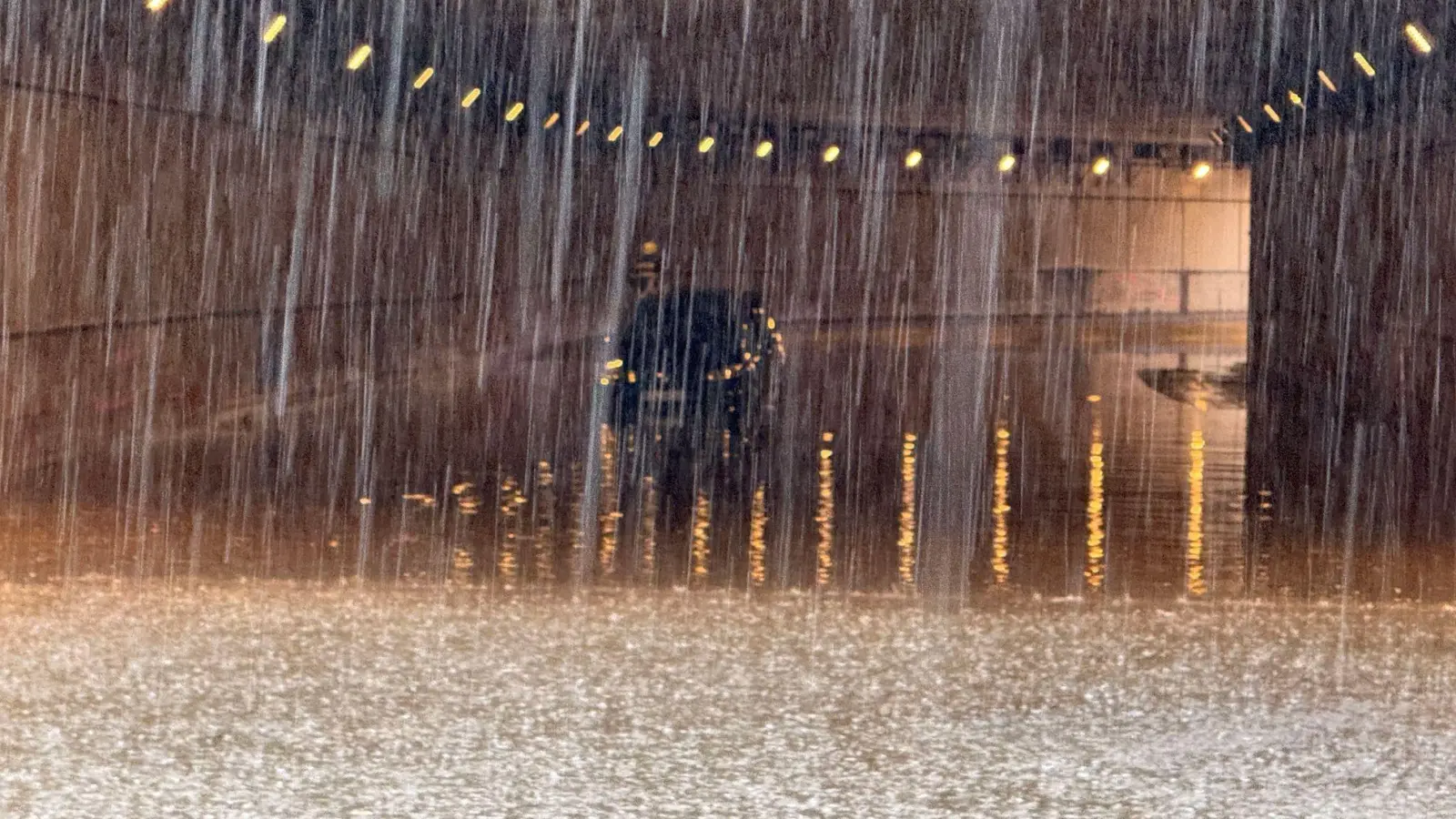Das Wetter trifft viele Menschen auf dem falschen Fuß. (Archivbild) (Foto: Ferdinand Merzbach/NEWS5/dpa)