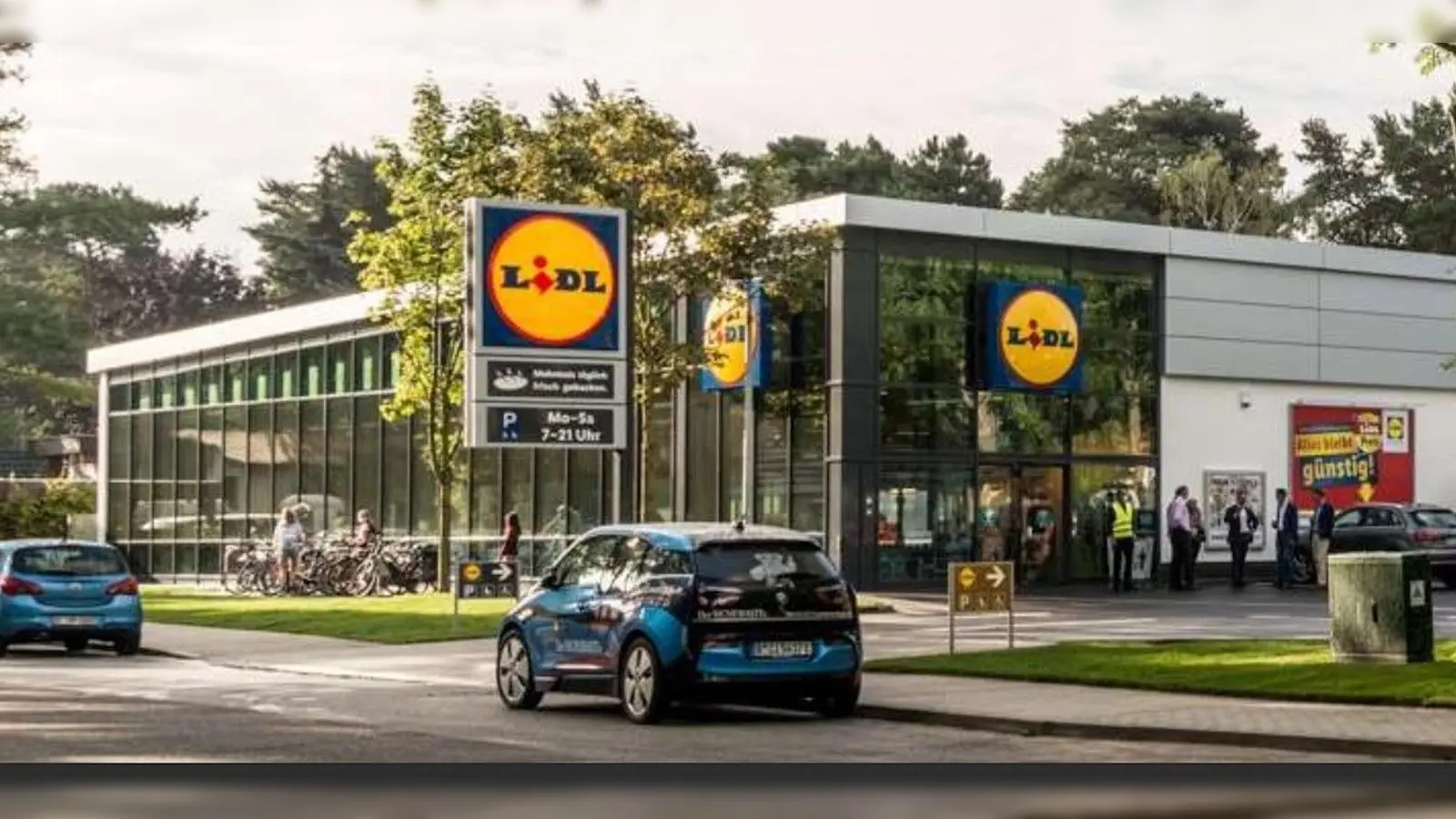 So soll der neue Uffenheimer Lidl-Markt an der Würzburger Straße aussehen, wenn er fertiggestellt ist. (Foto: Entwurf: Lidl/Constantin Bleimüller)