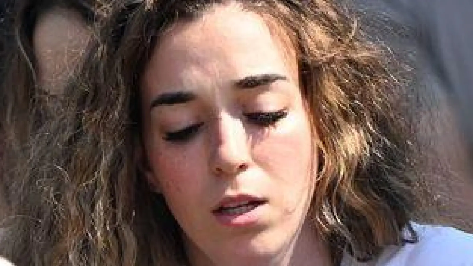 Rute Cardoso trauert am Sarg ihres verstorbenen Mannes Diogo Jota. (Foto: Pa/PA Wire/dpa)