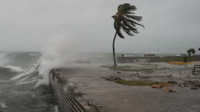 Hurrikan „Melissa“ hat auf Jamaika Häuser und Straßen beschädigt, ganze Gebiete überflutet und mehr als 530.000 Haushalte von der Stromversorgung abgeschnitten. (Foto: Matias Delacroix/AP/dpa-tmn)