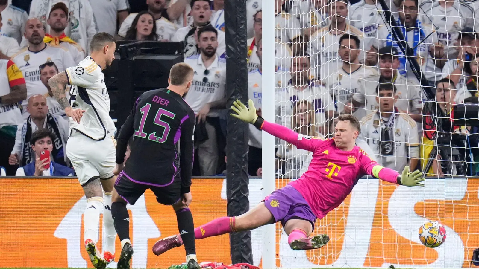 Bittere Erinnerung: Joselu überwindet Manuel Neuer nach dessen Patzer zum 1:1. (Archivild) (Foto: Manu Fernandez/AP)