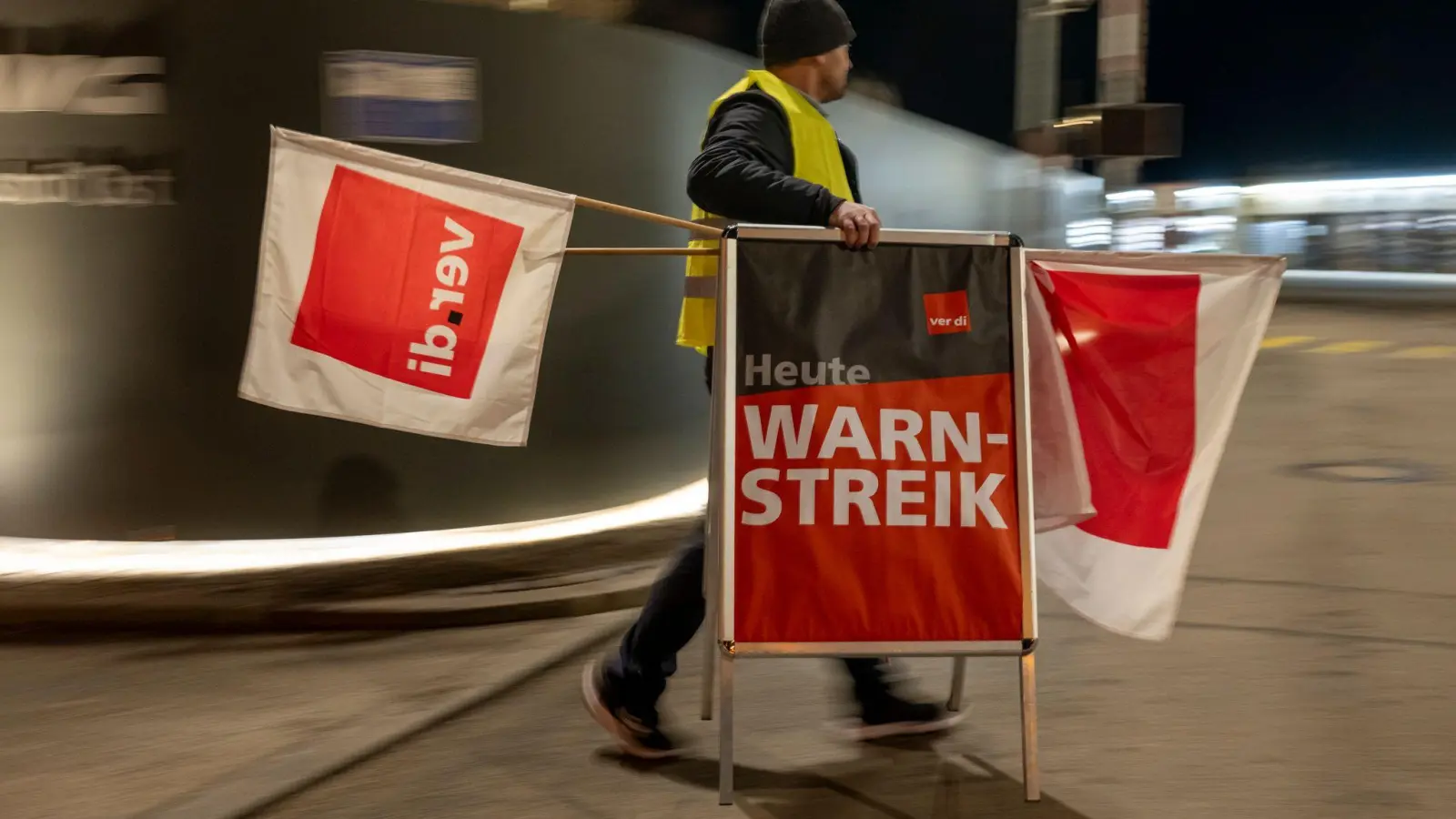 Die Gewerkschaft Verdi will in etlichen Städten erneut den Nahverkehr weitgehend lahmlegen. (Foto: Peter Kneffel/dpa)