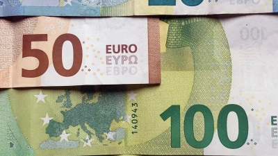 Um's Geld ging es in der Stadtratssitzung. In Zeiten knapper Kassen ist auch in der Stadt Dinkelsbühl jetzt sparen angesagt. (Symbolbild: Jim Albright)