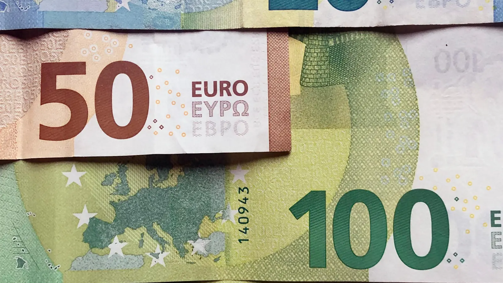 Um's Geld ging es in der Stadtratssitzung. In Zeiten knapper Kassen ist auch in der Stadt Dinkelsbühl jetzt sparen angesagt. (Symbolbild: Jim Albright)