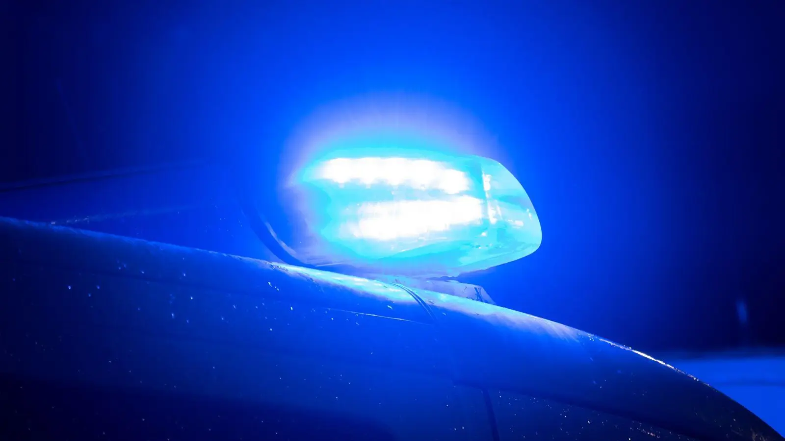 Die Fahrt endete mit zwei Verletzten. (Symbolbild)  (Foto: Sarah Knorr/dpa)