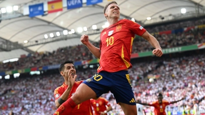 Spaniens Dani Olmo jubelt nach seinem Treffer im EM-Viertelfinale gegen Deutschland. (Foto: Federico Gambarini/dpa)