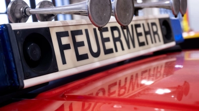 Am Pflegeheim ist ein Großaufgebot an Rettungskräften im Einsatz. (Symbolbild) (Foto: Sven Hoppe/dpa)