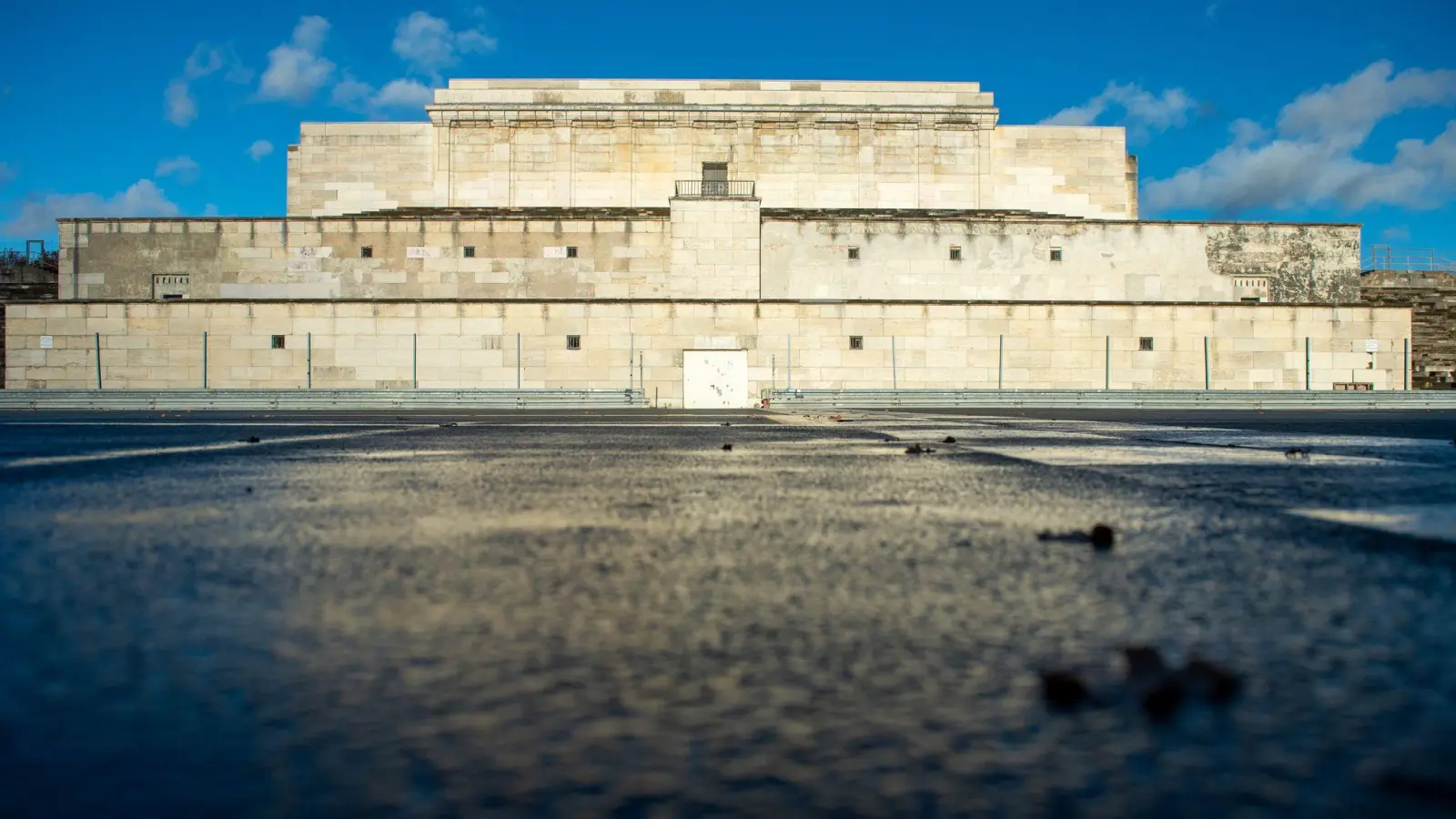 Bis 2030 sollen die Arbeiten auf dem ehemaligen Reichsparteitagsgelände in Nürnberg abgeschlossen sein. (Archivbild) (Foto: Timm Schamberger/dpa)