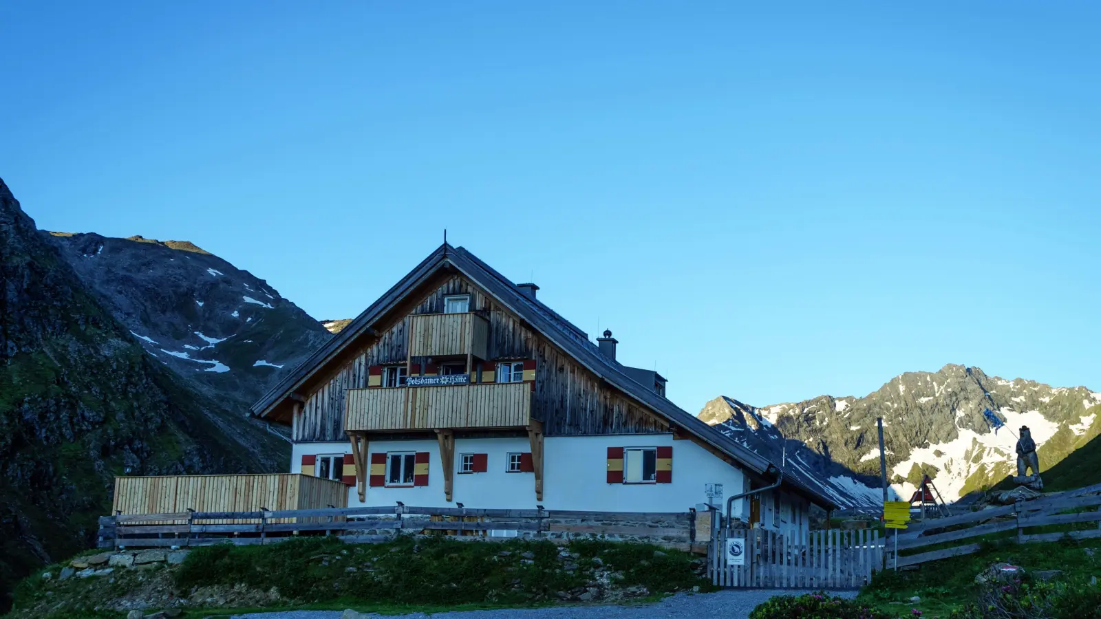 Die Potsdamer Hütte liegt auf rund 2000 Metern in den Stubaier Alpen. Sie gehört der Sektion Dinkelsbühl im Deutschen Alpenverein. (Foto: Albrecht Barthelmeß)