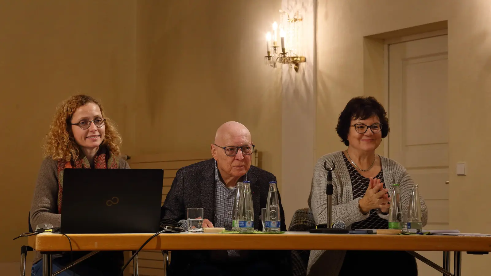 Bei der Generalversammlung: Nadine Maurer (Zweite Vorstandsvorsitzende, links), Heribert Schmidt (Vorstandsvorsitzender) und als Versammlungsleiterin Aufsichtsratsvorsitzende Professor Dr. Ute Ambrosius. (Foto: Thomas Wirth)