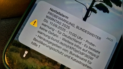 Es ist wieder bundesweiter Warntag. Um 11 Uhr dürften das viele Menschen über ihr Handy mitbekommen haben. (Foto: Jürgen Binder)