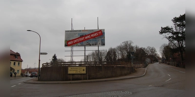 Insgesamt 87 sozial geförderte Wohnungen sollen auf dem Areal zwischen der B25-Ortsdurchfahrt und der Bechhofener Straße entstehen. (Foto: Markus Weinzierl)