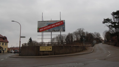 Insgesamt 87 sozial geförderte Wohnungen sollen auf dem Areal zwischen der B25-Ortsdurchfahrt und der Bechhofener Straße entstehen. (Foto: Markus Weinzierl)