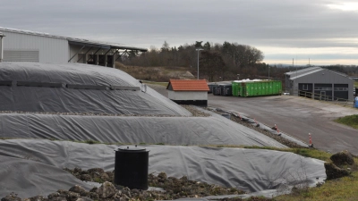 Für die Deponie im Dienstfeld braucht das Landratsamt einen neuen Geschäftsführer. Dem bisherigen wurde wegen Unregelmäßigkeiten rund um den Verkauf eines Anhängers gekündigt. (Foto: Jonas Volland)