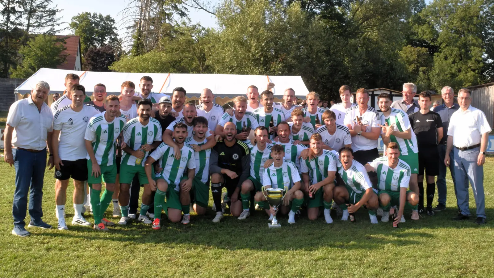 Der 1. FV Uffenheim siegte beim diesjährigen VG-Fußballturnier, und krönte sich somit neben den Gülchsheimern zum Rekordsieger der Veranstaltung. Foto: Gerhard Krämer