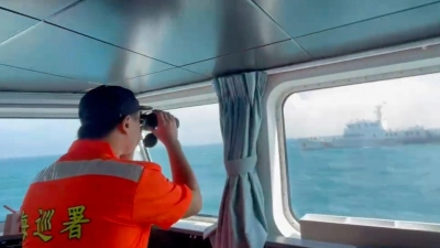 Neben Schiffen nähern sich Taiwan bei dem Militärmanöver nach chinesischen Angaben auch Flugzeuge aus mehreren Richtungen. (Foto: Uncredited/Taiwan Coast Guard/TAIWAN PRESIDENTIAL OFFICE via AP/dpa)