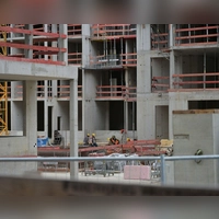Im neuen Münchner Stadtteil Freiham entstehen derzeit noch neue Häuser, doch werden sowohl in der Landeshauptstadt als auch im übrigen Bayern weiter zu wenige Wohnungen gebaut. (Archivbild) (Foto: Malin Wunderlich/dpa)