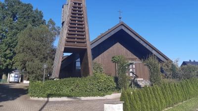 Alle freuen sich auf das Kirchweihfest. Ein Besuch der Gottesdienste lohnt sich in jedem Fall. (Foto: Albert Schülein)