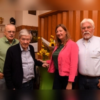 Bei der Feier zum 30-jährigen Bestehen ehrte Yvonne Hirsch (Dritte von links) die Gründungsmitglieder (von links) Uwe Kekeritz, Peter Wiedenmann und Roland Questel. (Foto: Gerhard Krämer)