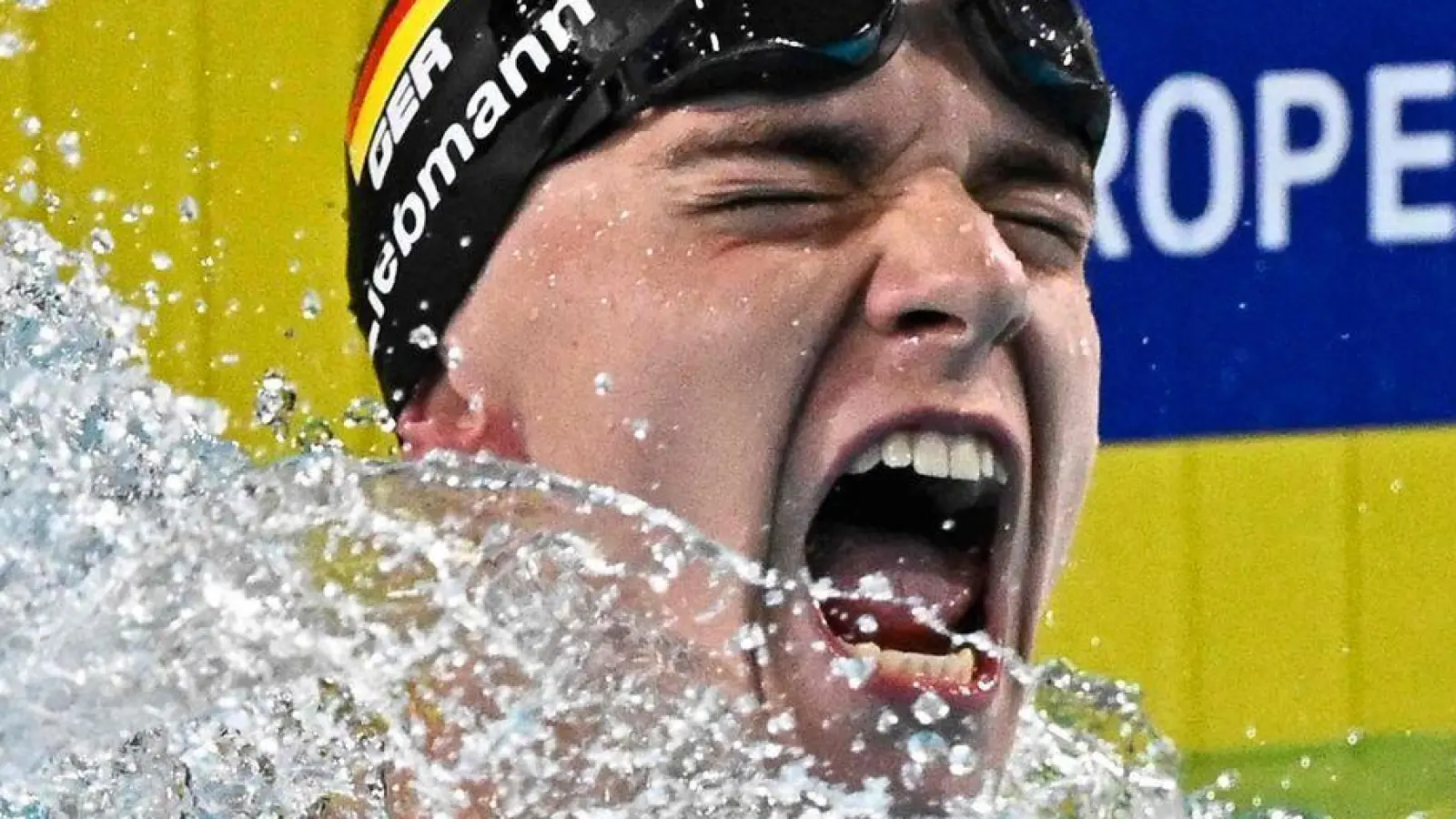 Johannes Liebmann schreit seine Freude heraus. Sonst ist er eher ruhig. (Foto: Julien De Rosa/AFP/dpa)