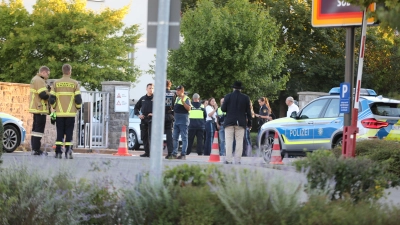 Die Polizei hat gestern in Ansbach einen bewaffneten 30-Jährigen erschossen, der zuvor mit zwei Fleischermessern Passanten angegriffen hatte. (Foto: Zeynel Dönmez)