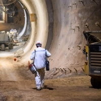 Der Schacht Konrad ist das erste genehmigte Atommüllendlager in Deutschland. Zu Beginn der 2030er Jahre soll die Einlagerung von bis zu 303.000 Kubikmetern schwach- und mittelradioaktiver Abfälle beginnen. (Archivbild) (Foto: Julian Stratenschulte/dpa)