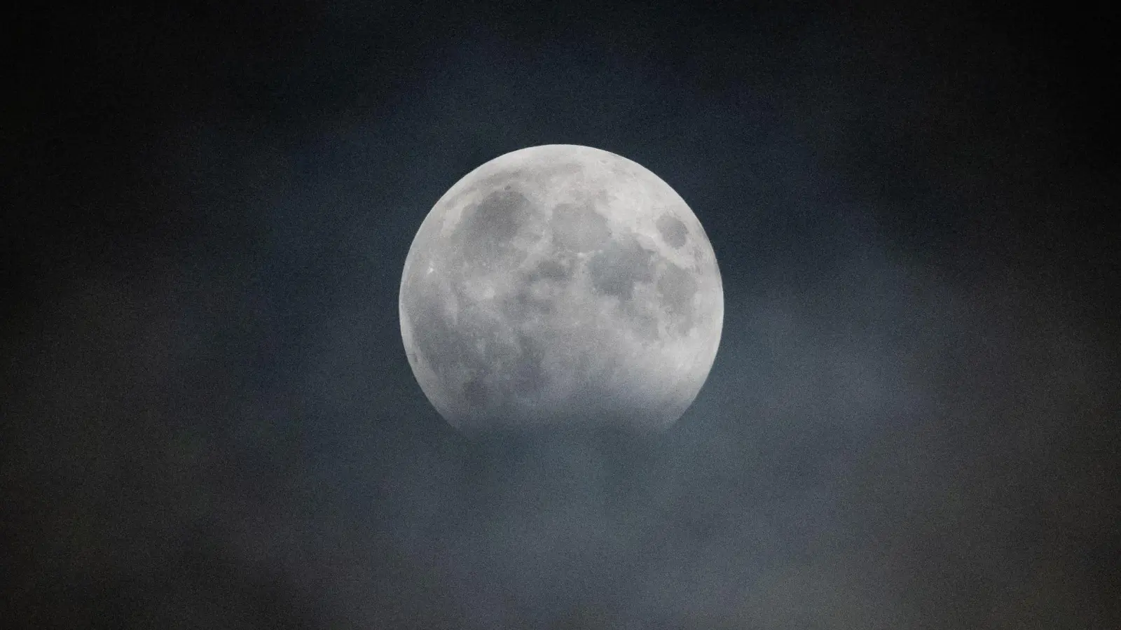 Die Bundesregierung will binnen fünf Jahren 35 Milliarden Euro für Weltraumprojekte und eine Sicherheitsarchitektur im All bereitstellen. (Symbolbild)  (Foto: Christophe Gateau/dpa)