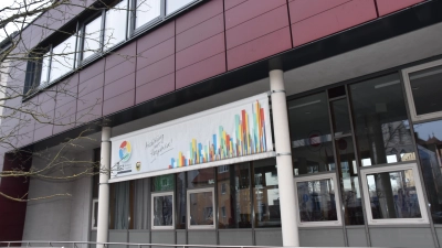 Weil der Gaskessel, der aktuell für Wärme sorgt, stark beschädigt ist, wagt das Berufsschulzentrum Ansbach einen weiteren Versuch zum Umstieg auf Fernwärme. (Foto: Silvia Schäfer)