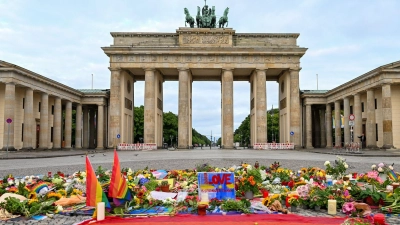 Am Brandenburger Tor wird dem Anschlag gedacht.  (Foto: Soeren Stache/dpa)