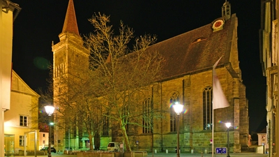 Vor der Ansbacher Johanniskirche sollte sich die Betroffene wieder mit den Betrügerinnen treffen. (Foto: Jim Albright)