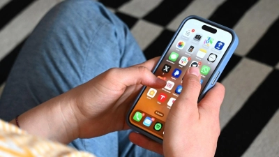 Laute Rufe nach Altersschranken für Jugendliche bei Social Media. (Symbolbild) (Foto: Elisa Schu/dpa)