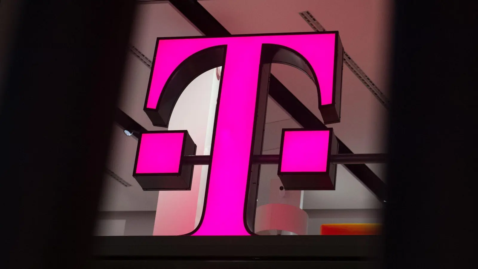 Vorsicht!&nbsp;Über Phishing-Mails versuchen Betrüger derzeit an persönliche Daten von Telekom-Kunden zu gelangen. (Foto: Rainer Jensen/dpa/dpa-tmn)