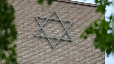 Nicht nur sichtbare jüdische Symbole und Synagogen sind in Deutschland Ziele antisemitischer Straftaten. (Archivbild) (Foto: Patrick Pleul/dpa)