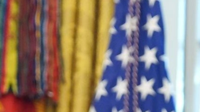 US-Präsident Donald Trump (M) droht mit Spielverlegungen, FIFA-Präsident Gianni Infantino gibt sich zurückhaltend. (Foto: Evan Vucci/AP/dpa)