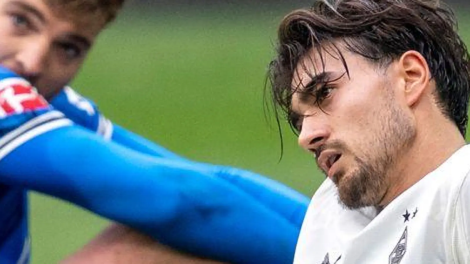 Enttäuschte Gesichter nach einem 2:2 im Borussia-Park. (Foto: David Inderlied/dpa)
