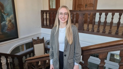 Ronja Schirmer freut sich auf neue Aufgaben im Ipsheimer Bauamt. (Foto: Anna Franck)