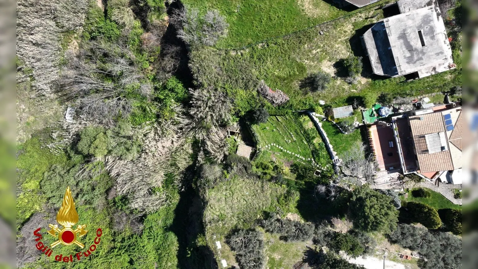 In der kleinen italienischen Region Molise hat sich ein Erdrutsch reaktiviert. Dutzende Menschen wurden evakuiert. Die Verkehrsverbindungen sind derzeit unterbrochen. (Foto: -/Vigili Del Fuoco/dpa)